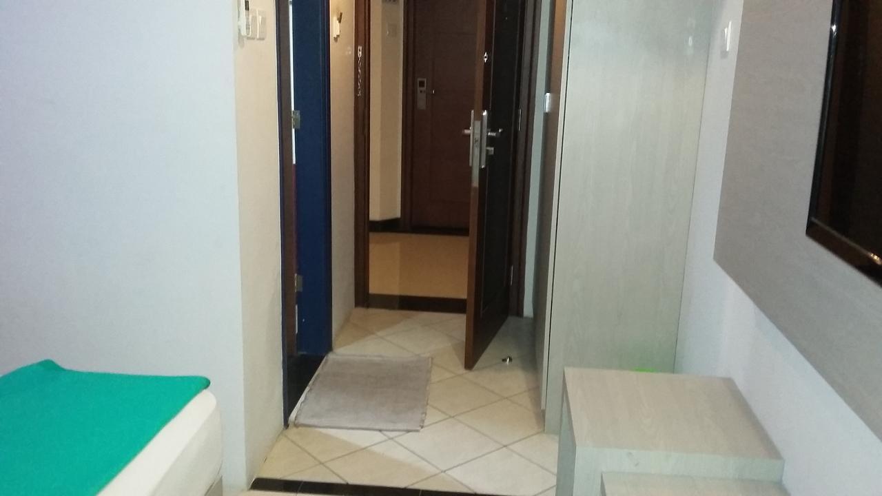 Hotel Kharisma Мадиун Экстерьер фото