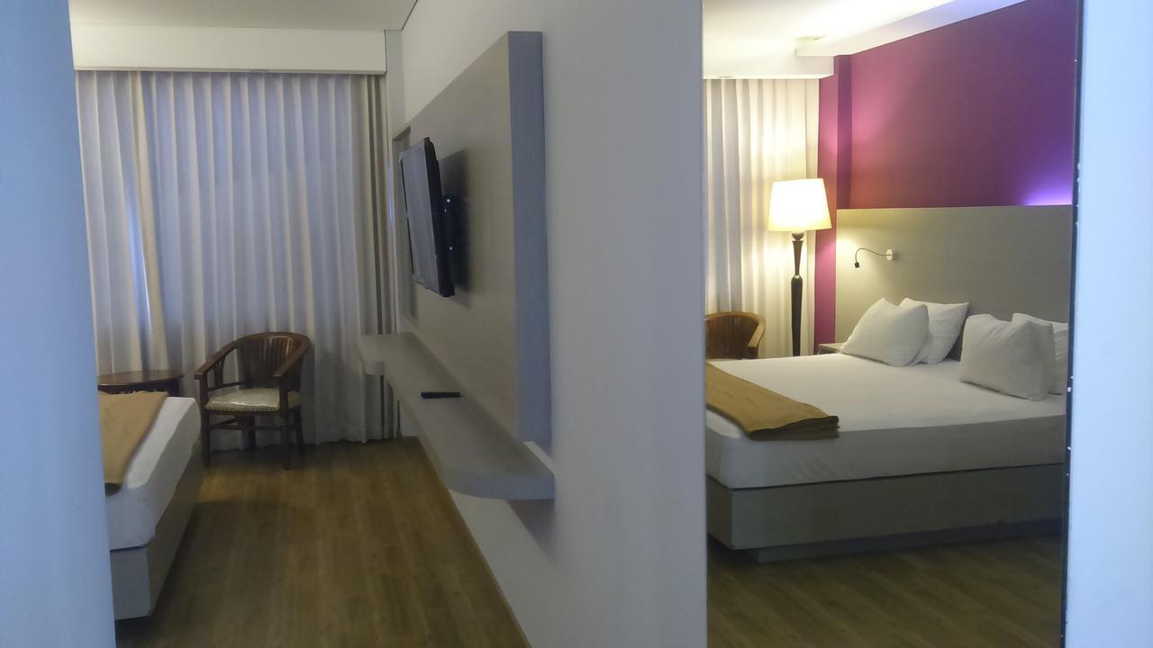 Hotel Kharisma Мадиун Экстерьер фото