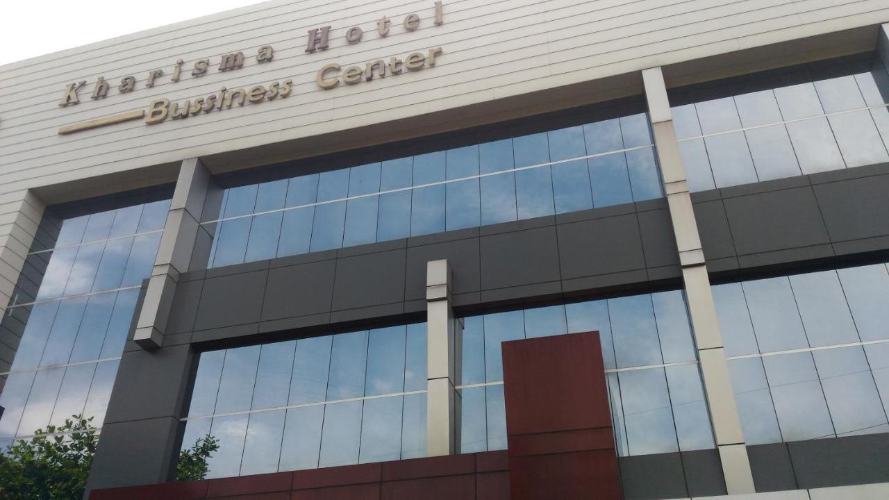 Hotel Kharisma Мадиун Экстерьер фото